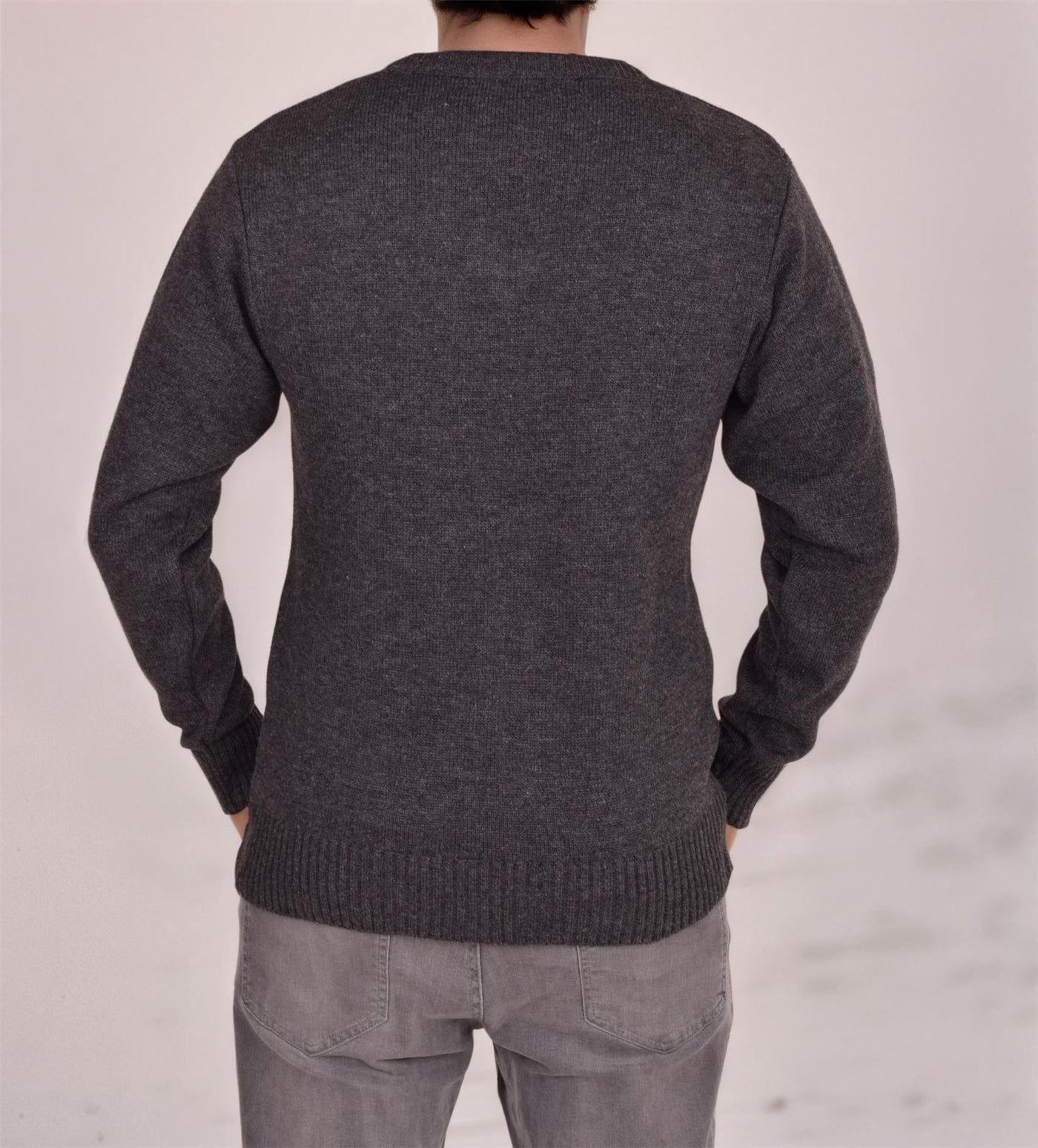 Men's Heavyweight Argyle Knitted Sweater Classic V-Neck Warm Pullover Jumper with Thick Diamond Design Smart Winter Wear