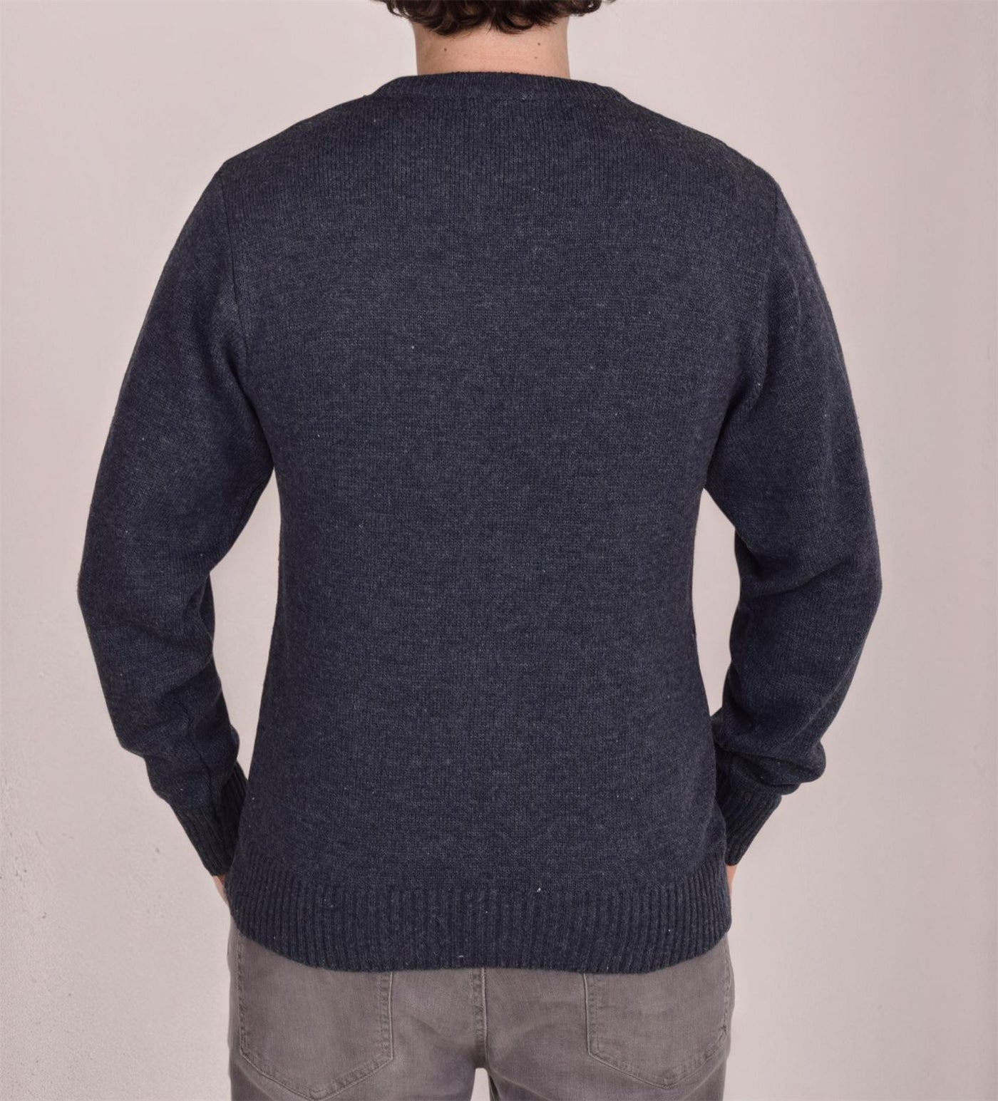 Men's Heavyweight Argyle Knitted Sweater Classic V-Neck Warm Pullover Jumper with Thick Diamond Design Smart Winter Wear