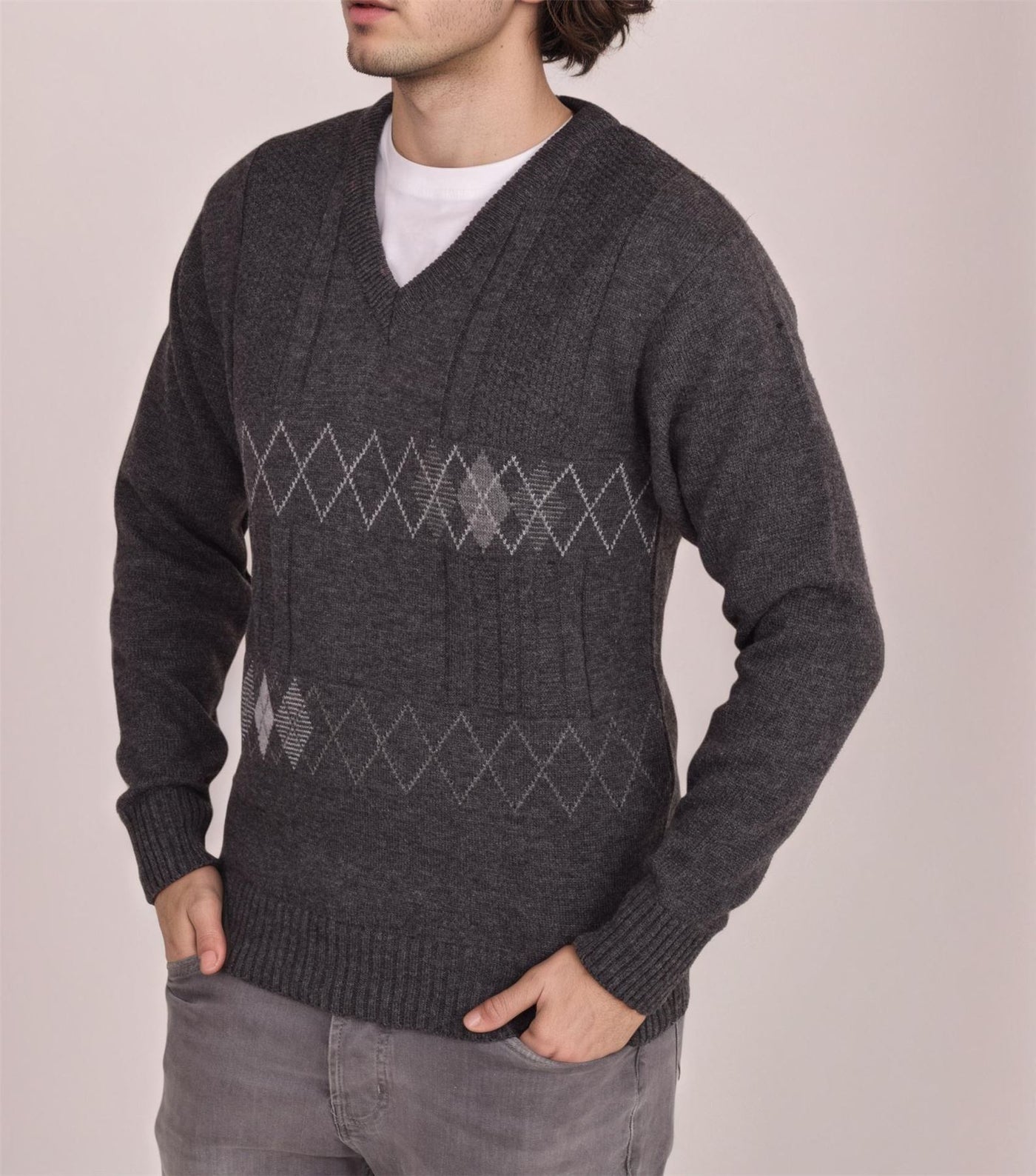 Men's Heavyweight Argyle Knitted Sweater Classic V-Neck Warm Pullover Jumper with Thick Diamond Design Smart Winter Wear