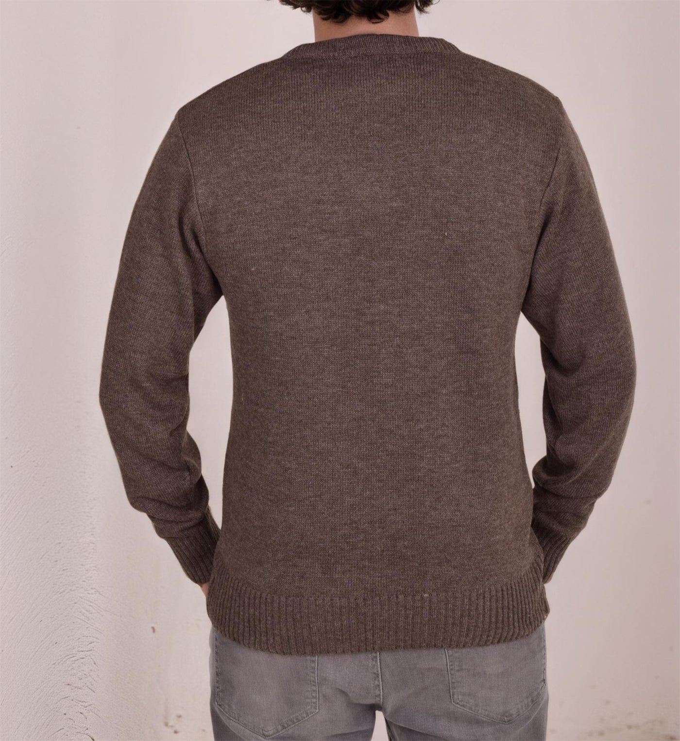 Men's Heavyweight Argyle Knitted Sweater Classic V-Neck Warm Pullover Jumper with Thick Diamond Design Smart Winter Wear