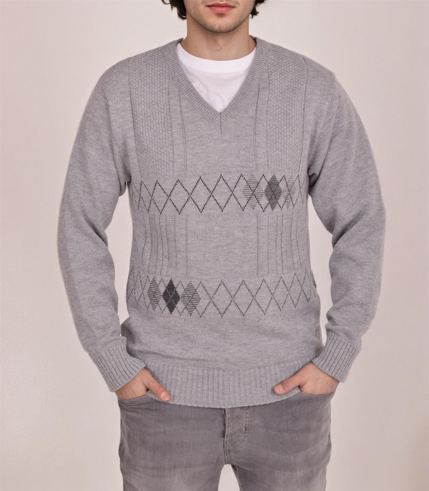 Men's Heavyweight Argyle Knitted Sweater Classic V-Neck Warm Pullover Jumper with Thick Diamond Design Smart Winter Wear