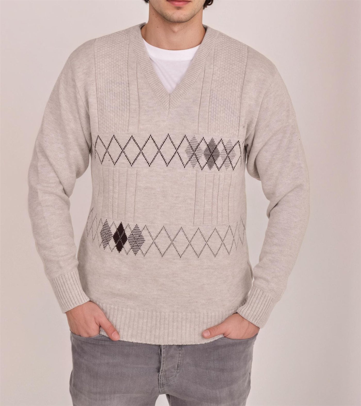 Men's Heavyweight Argyle Knitted Sweater Classic V-Neck Warm Pullover Jumper with Thick Diamond Design Smart Winter Wear